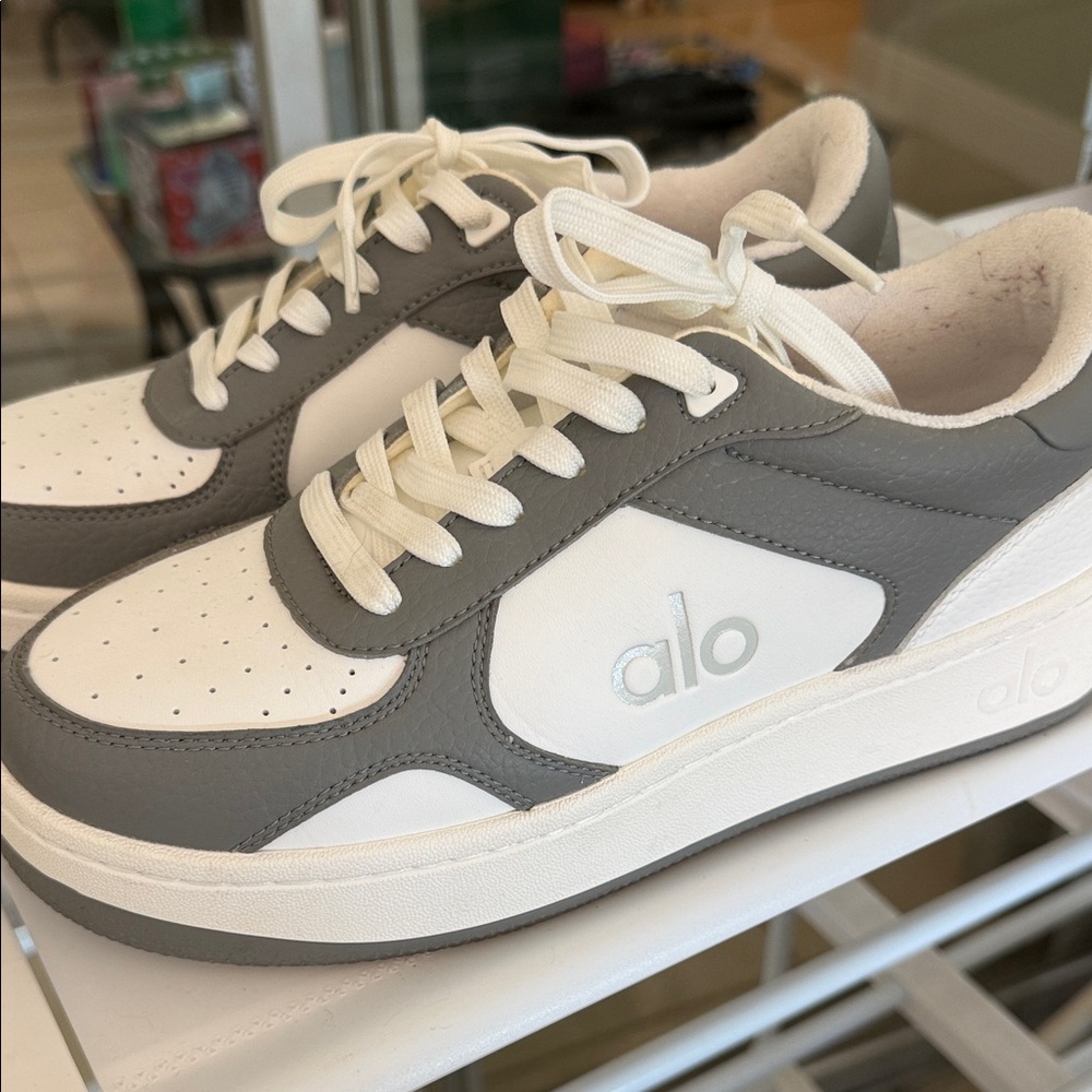 Alo Yoga Sneakers Recovery Mode Size US7 White Gray